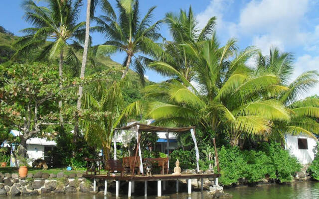 Bora Bora Bungalove