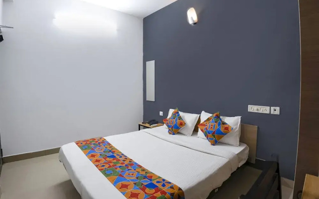Oyo 24052 Flagship Covelong Residency