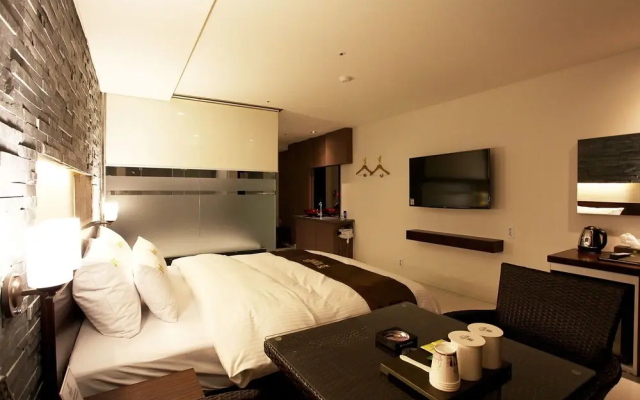 Pocheon Hotel Commune Motel