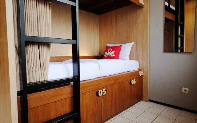 ZEN Hostel Alun-Alun Sarinah