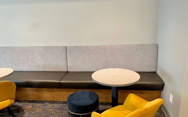 Howard Johnson by Wyndham Winnipeg West