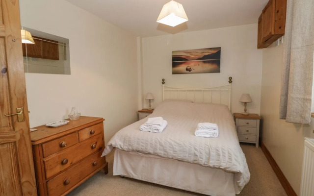 1 Park Nook Close