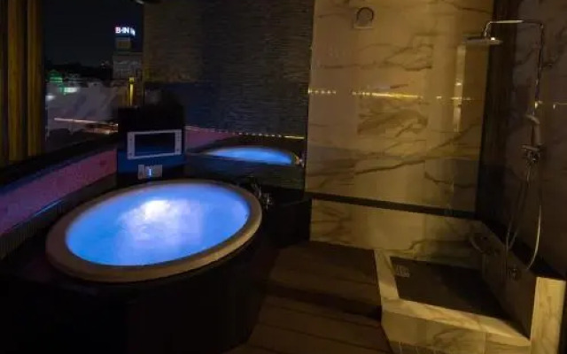 ホテル スカイタワー&ピアビップ 久留米 -レジャーホテル-