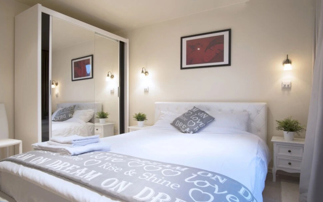 2 Bed Terrace Apartment in Notting Hill