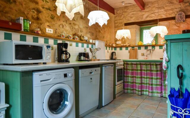 Cosy holiday home with terrace and garden near Quimperlé.