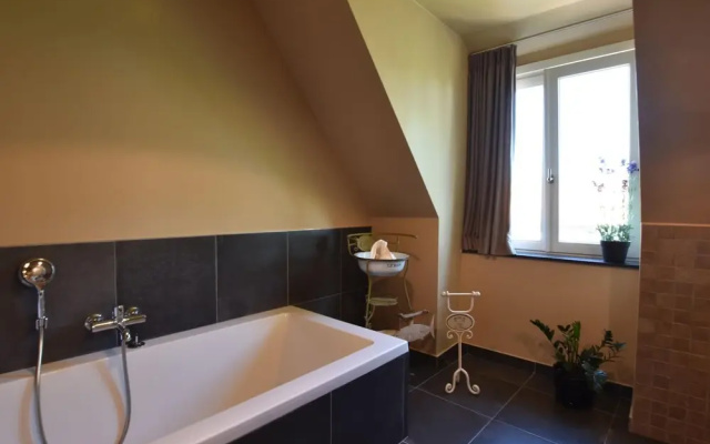Tasteful Mansion in Lichtervelde with Hot Tub