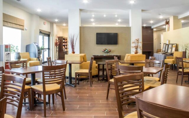 MainStay Suites Lincoln University Area