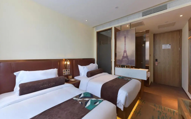 Choenix Hotel (Beijing Tiananmen Square Qianmen Street Subway Station)