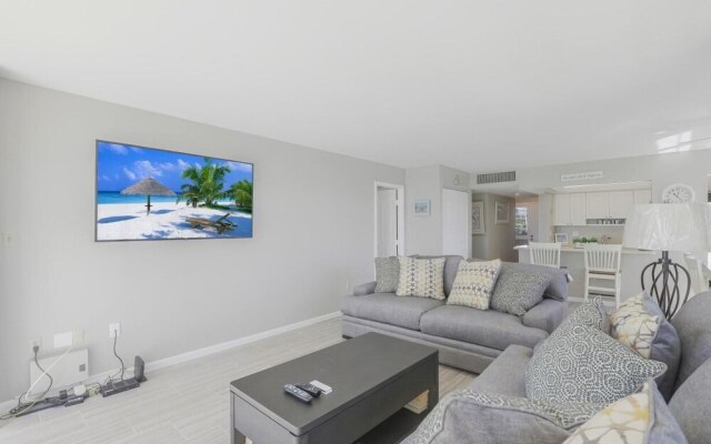 Ideal Beachfront Condo With Pool and two Balconies