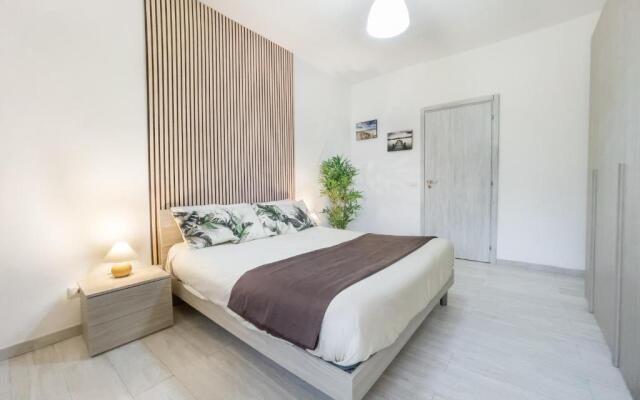 Demetra Seafront Apartment - Parking & Pool