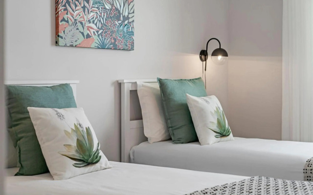 Alameda Formosa I by An Island Apart