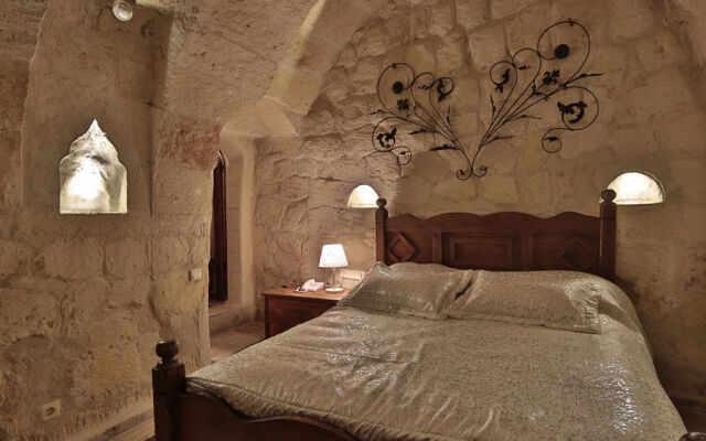 Maccan Cave Hotel