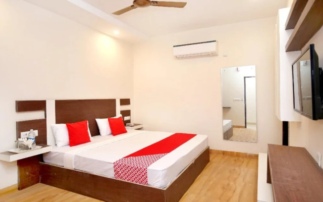 OYO 19716 Hotel Shanay