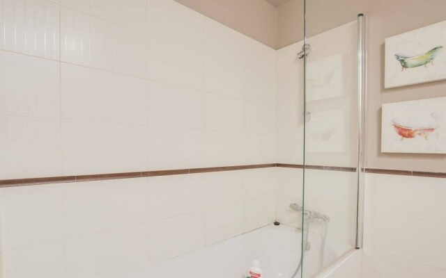 Spacious 4bed in Central Barcelona, 8mins to Metro