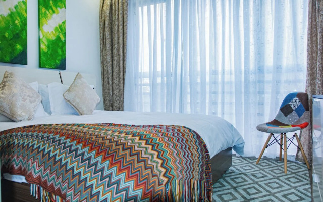 Moonlight Manor by Edmor Suites.