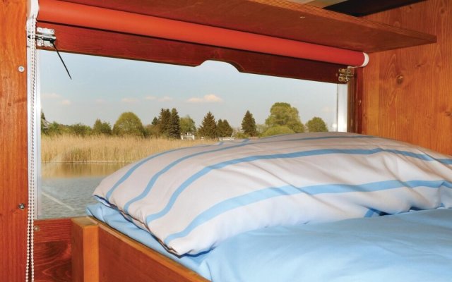 Amazing ship-boat in Radewege with 2 Bedrooms