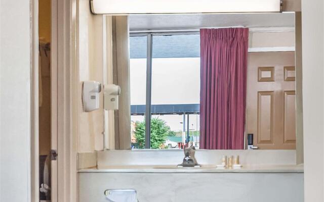 Days Inn by Wyndham McDonough