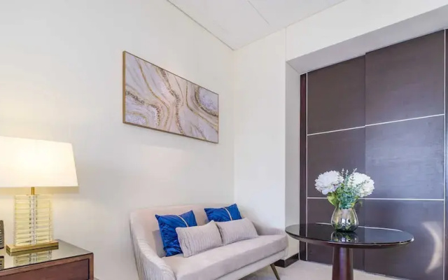LUX  The JW Marina Studio