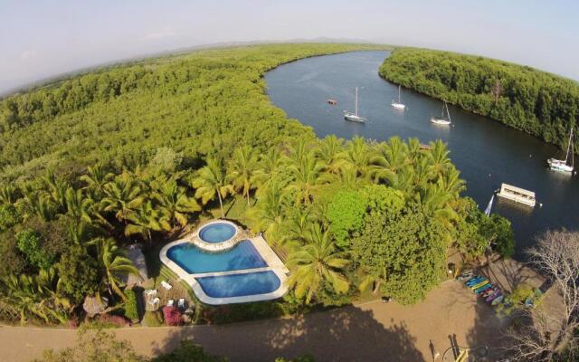 Puerto Barillas Marina & Lodge