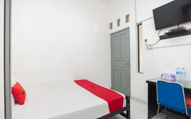 RedDoorz Syariah near Grand Galaxy Park