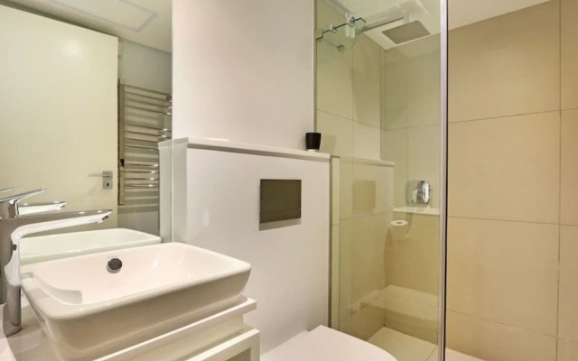 Four on C luxury Suites by Totalstay