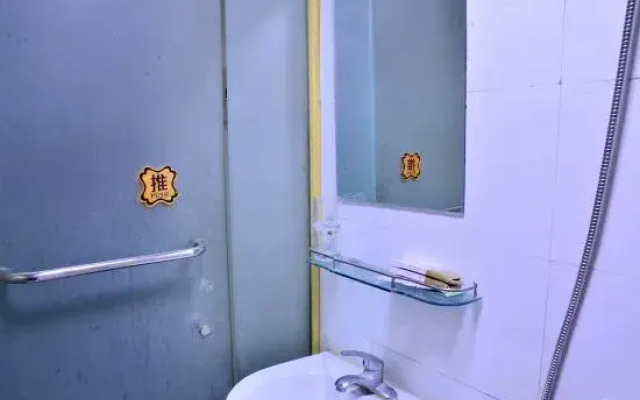 Dongcheng Home Express Hotel (Suzhou East Railway Station)