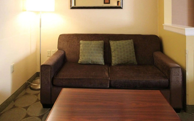 Comfort Suites Near University