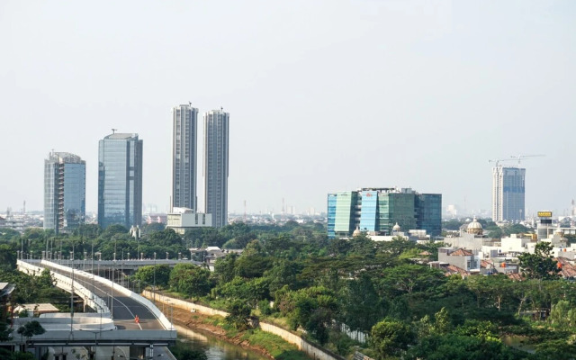 Cozy 1BR at Puri Mansion Apartment