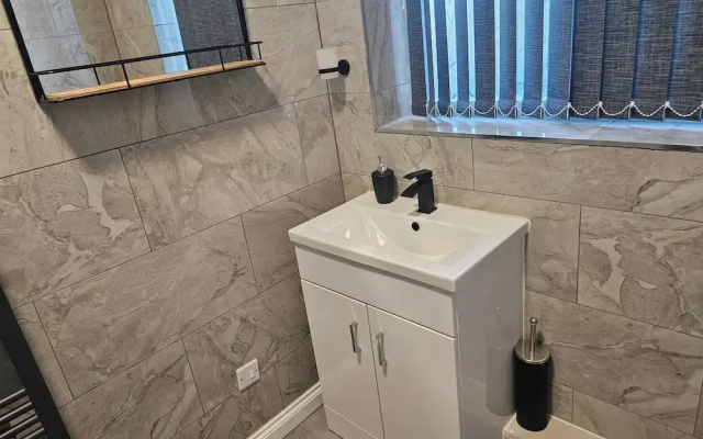 Charming Oxford Apartment in Telford - Flat 2
