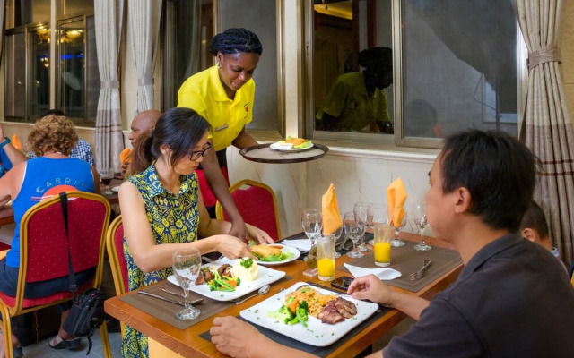 Riverside Hotel