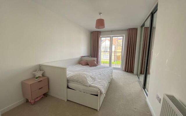 Luxury 4 bed detached 3 beds