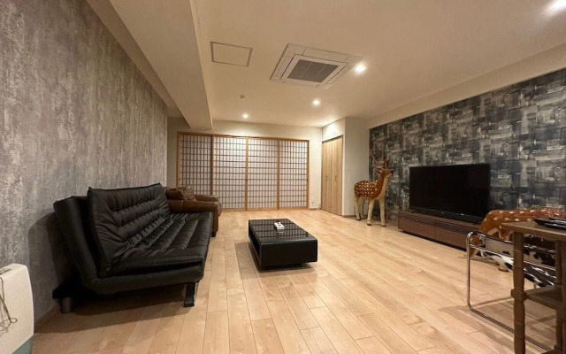 Shimanouchi Luxury Apartment