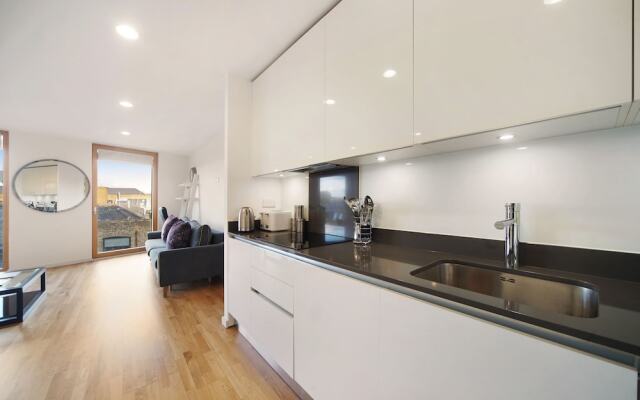 1 Bed Stylish Apartment with WiFi & Aircon