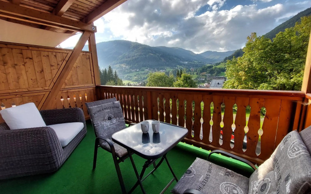 ALPENFLAIR - charming ski-to-door apartment