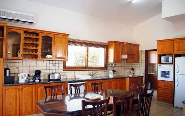 Impressive Large Villa Huge Heated Pool Garden