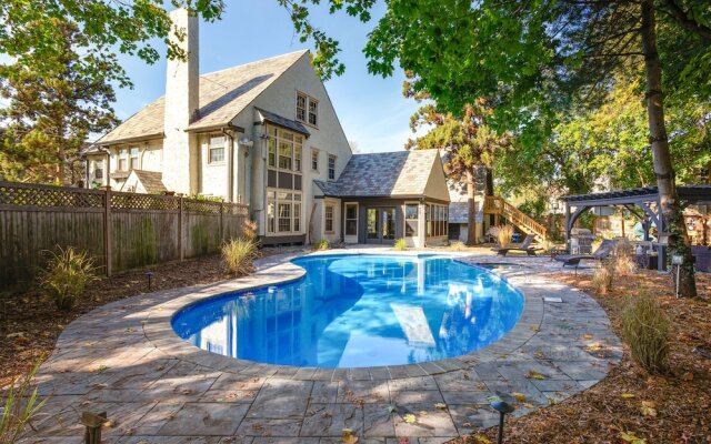 Spacious New Jersey Home: Pool & Fire Pit!