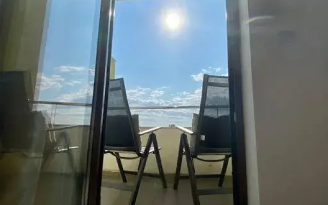 Bizi Apartment Summerland Mamaia Free Sunbeds
