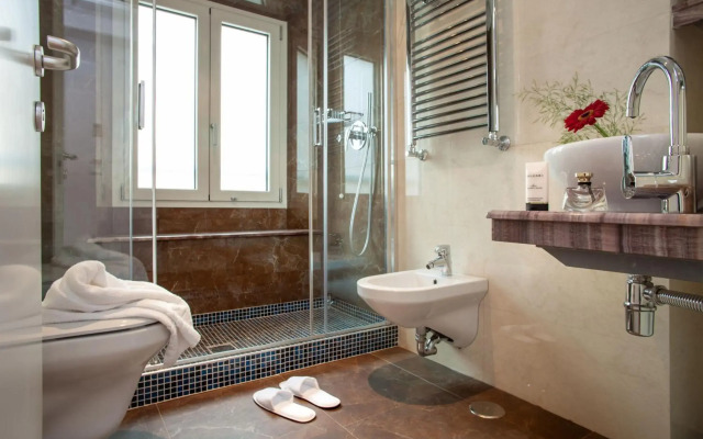 Floris Hotel