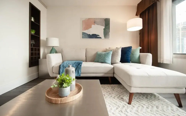 Luxury Downtown One Bedroom Suite
