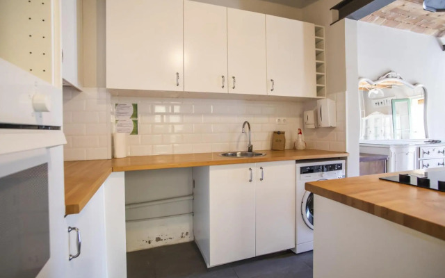 41CB193- Charming rustic apartment