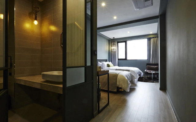 Urban Island Hotel