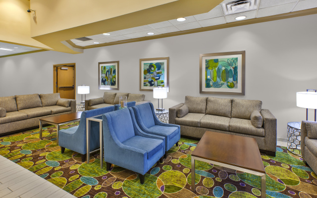 Holiday Inn & Suites Bolingbrook by IHG