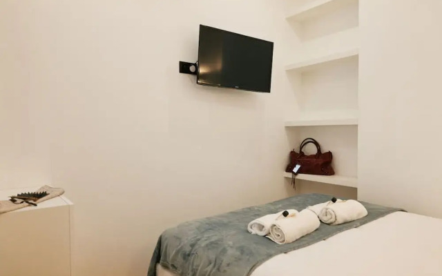 Lavie Maison Central Marais AC Hot Tub