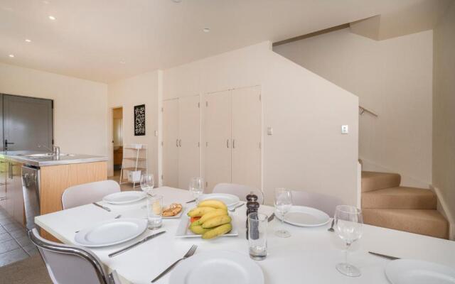 Hosts on the Coast Tee Time