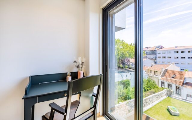 Camões Downtown with Parking