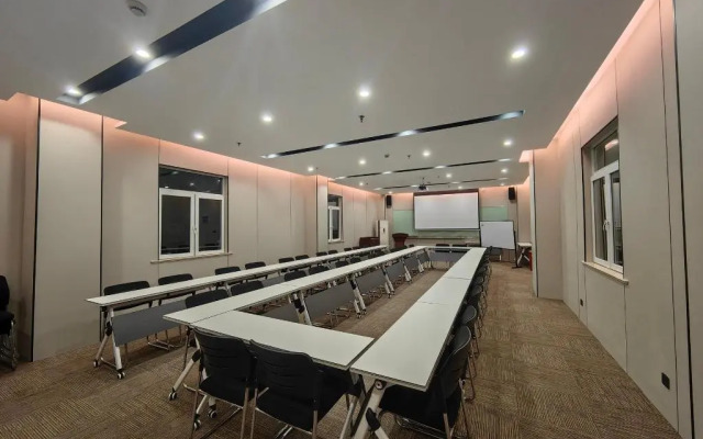 Home Inn Plus Shanghai Chifeng Road Metro Station