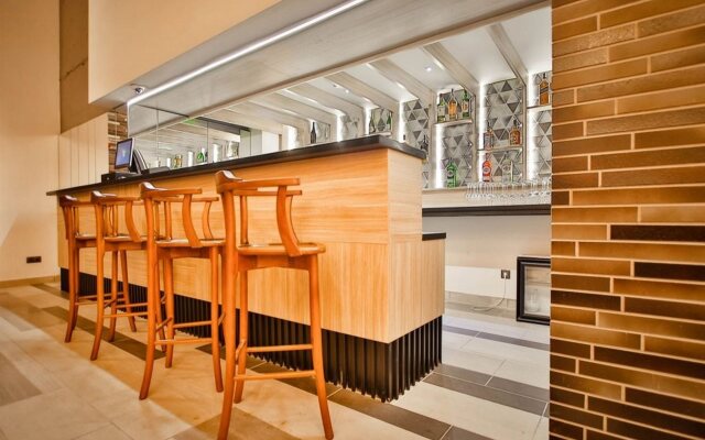 Амери Плаза