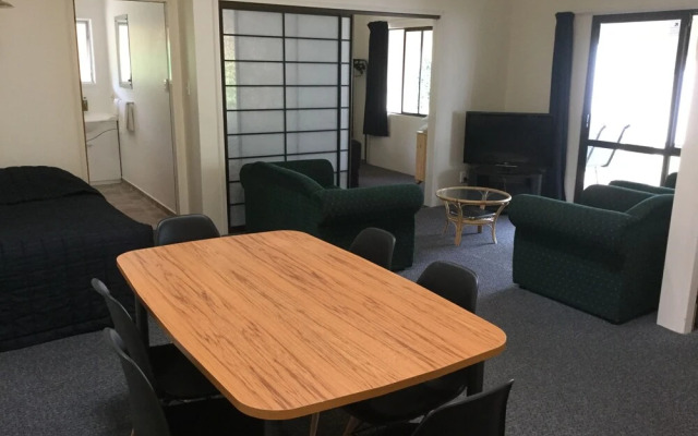 Captains Quarters Motor Inn