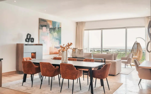 2br Apartment With Balcony and Views