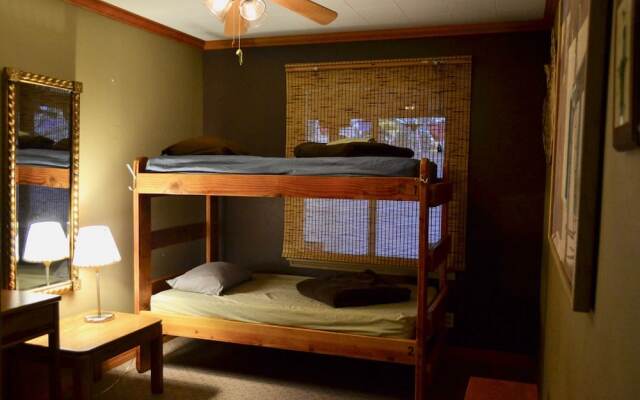Eugene Lodge And International Hostel